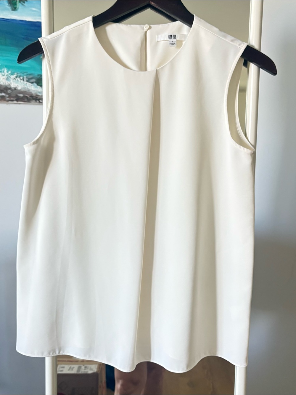 UNIQLO Cream Sleeveless Pleat-Front blouse size small